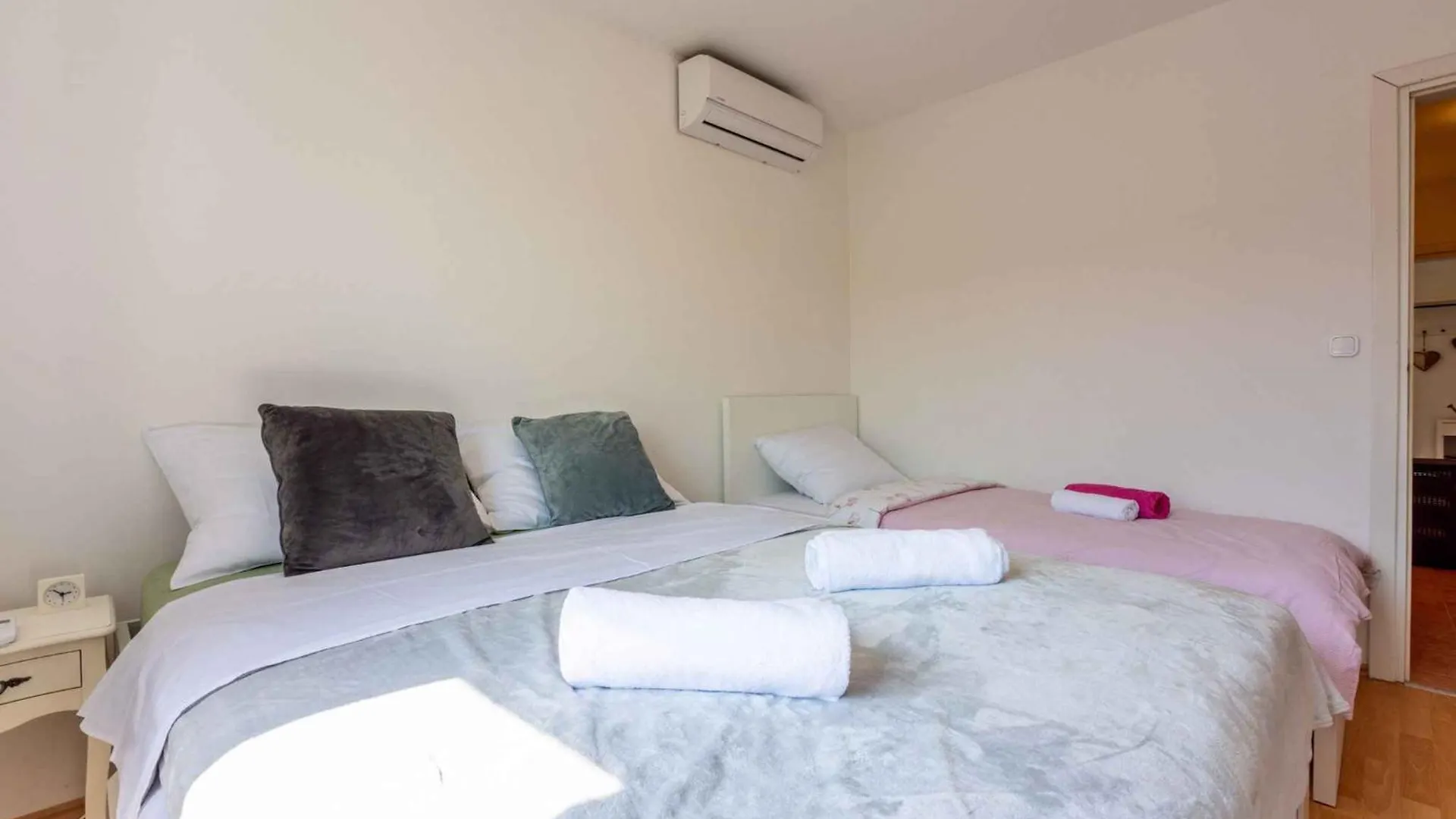 Apartment In Selce 42955