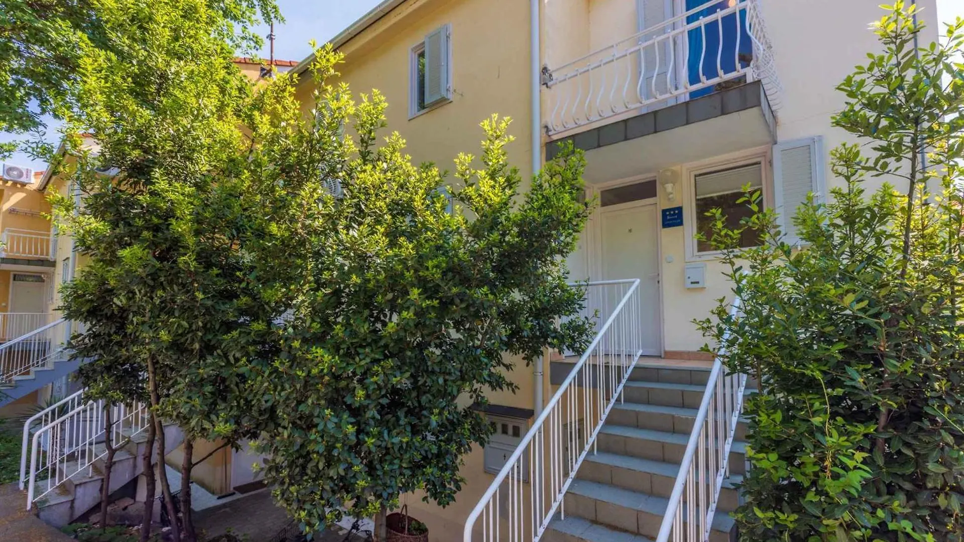 Apartment In Selce 42955